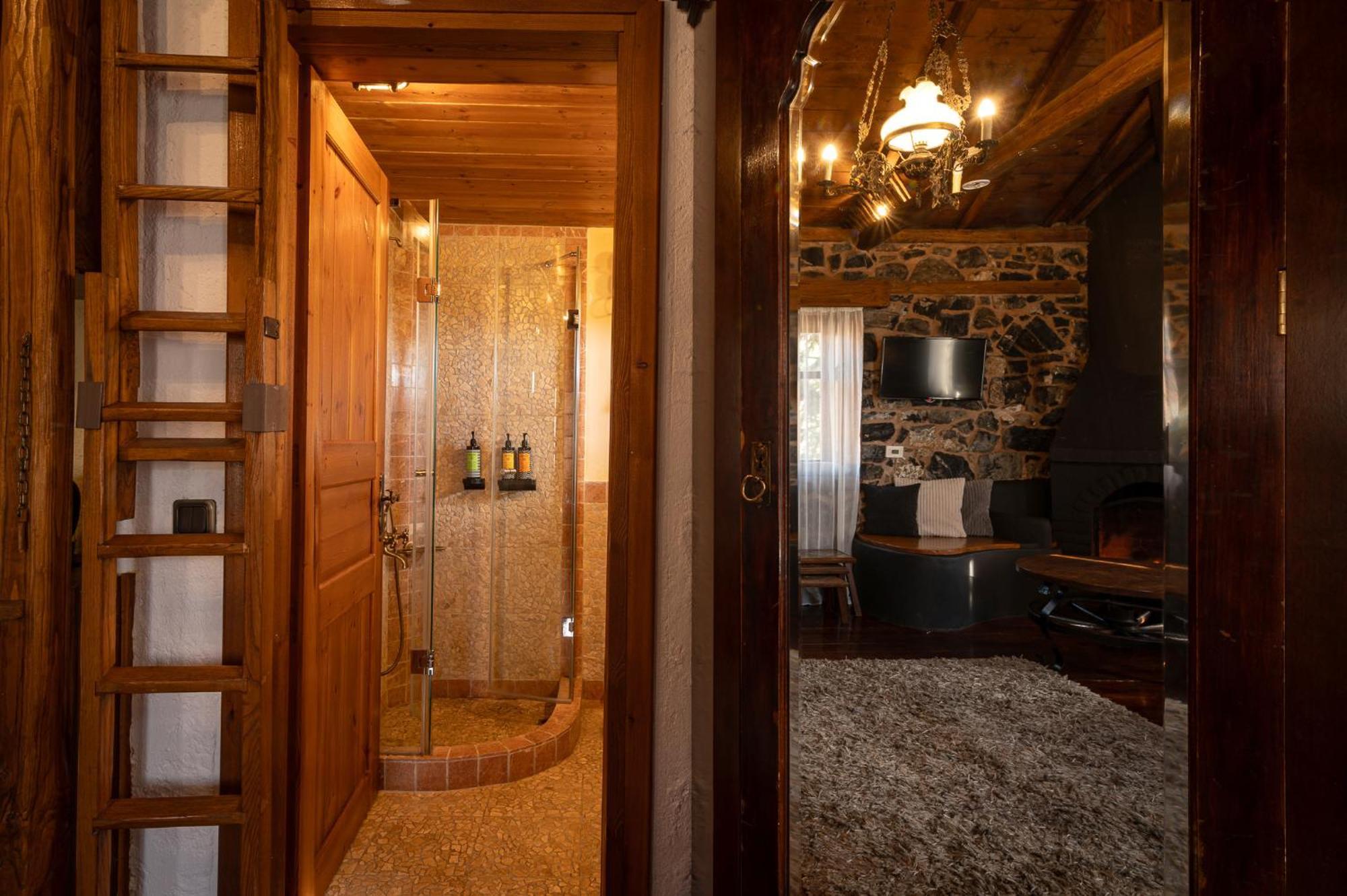 4 Seasons Premium Chalet Палеос-Айос-Атанасіос Екстер'єр фото