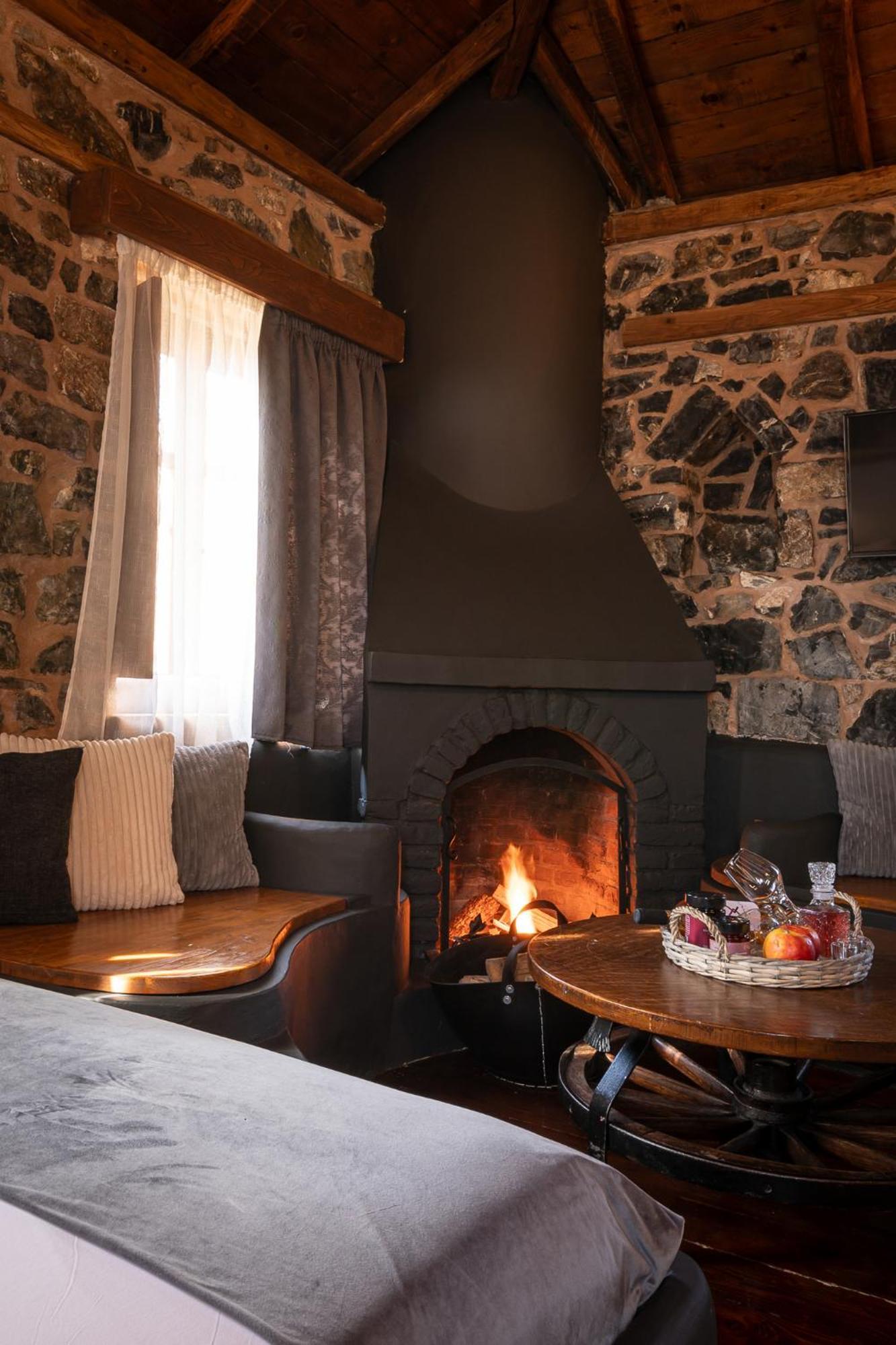 4 Seasons Premium Chalet Палеос-Айос-Атанасіос Екстер'єр фото