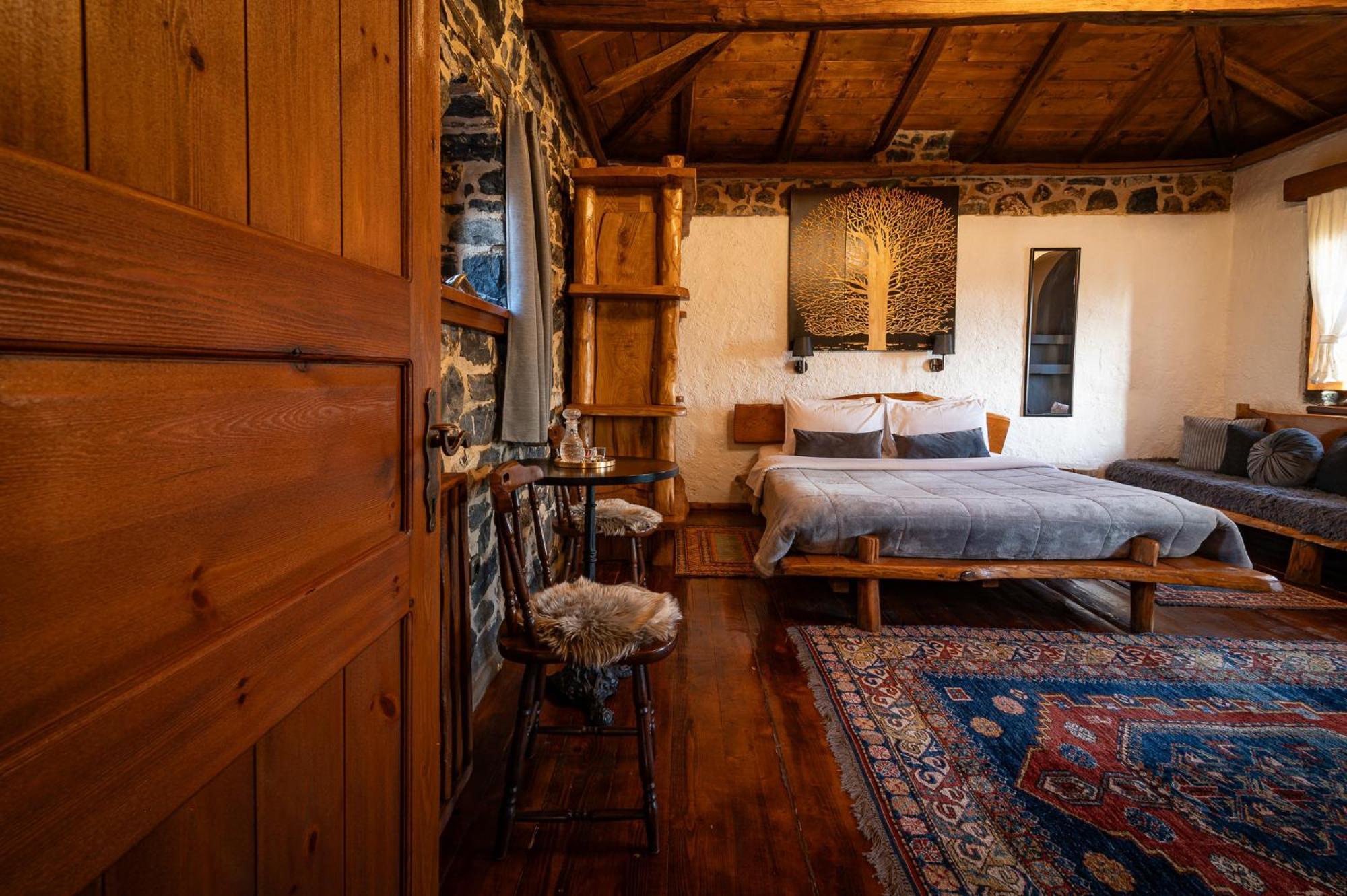 4 Seasons Premium Chalet Палеос-Айос-Атанасіос Екстер'єр фото